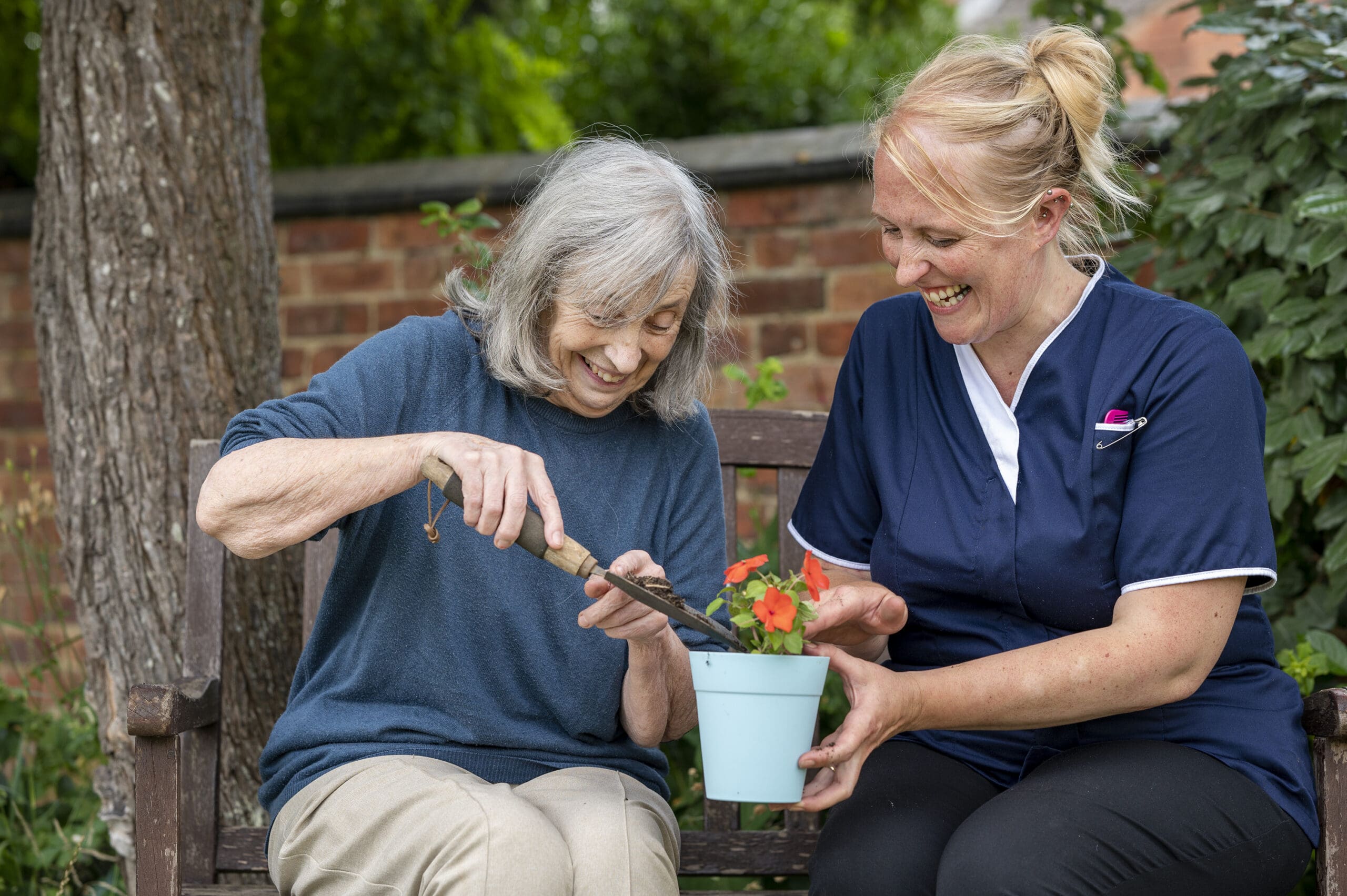 Best Social Activities for the Elderly | Planting flowers