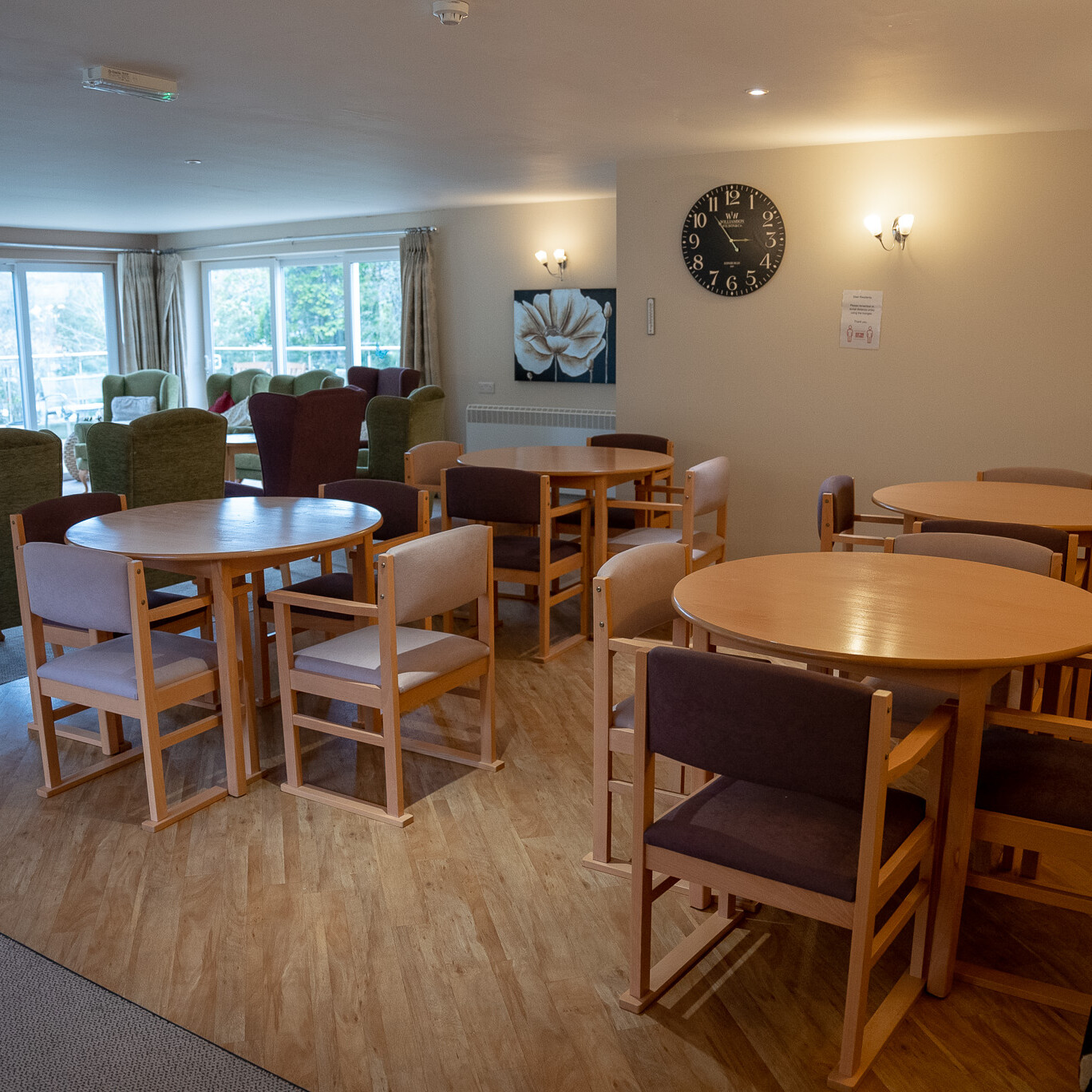 CI Care | The dining room table and chairs at Mountside Care Home Hastings, providing a comfortable and social dining space for residents.