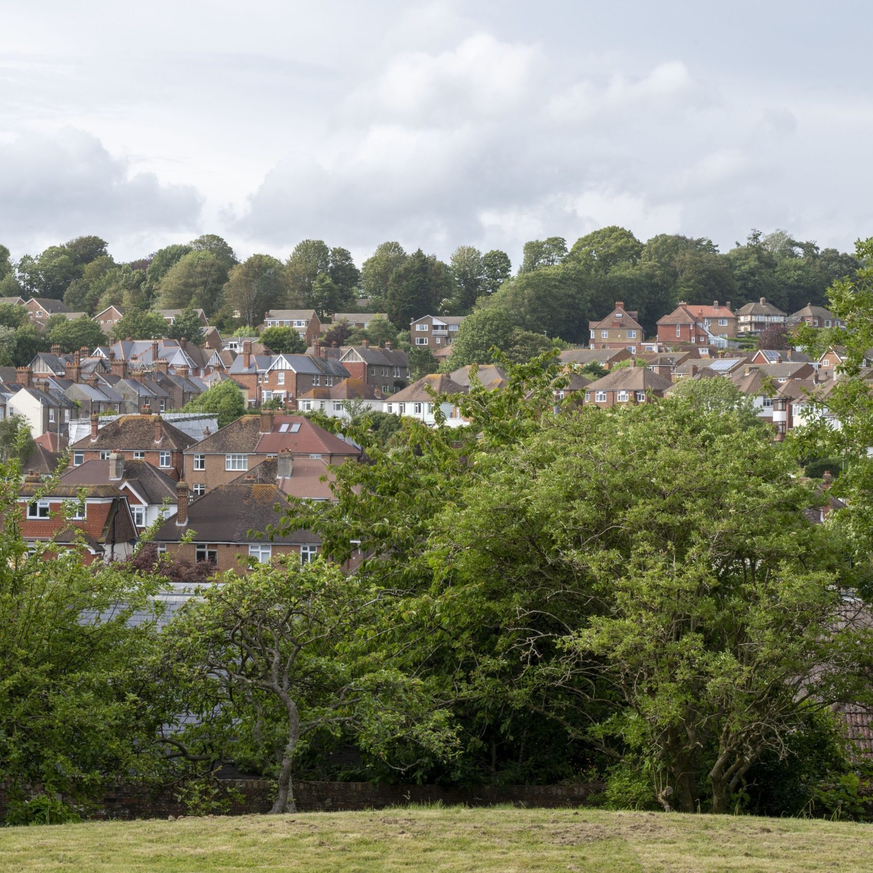 ACI Care | A wide-angle view of the stunning surroundings in Hastings, as seen from Mountside Care Home.